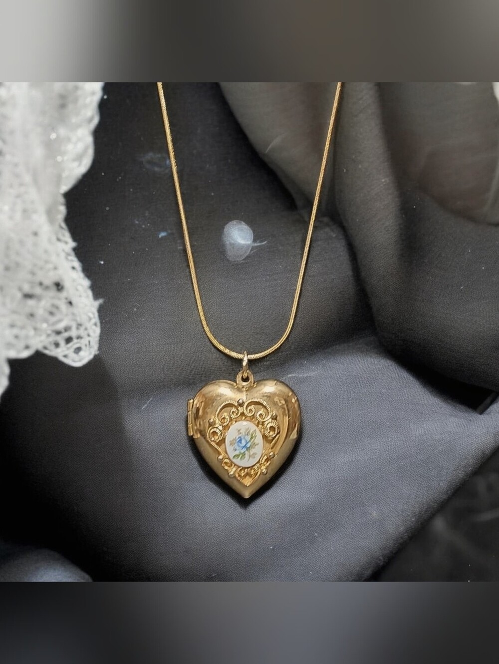 Gold Tone Puffy Heart W/ Blue Rose Locket Pendant Necklace 18" Chain